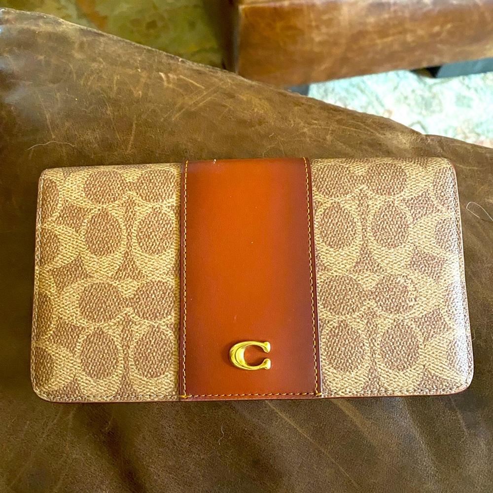 Coach leather signature slim wallet - new! 

19.5cm (L) x 11cm (H) x 2.5cm (W)